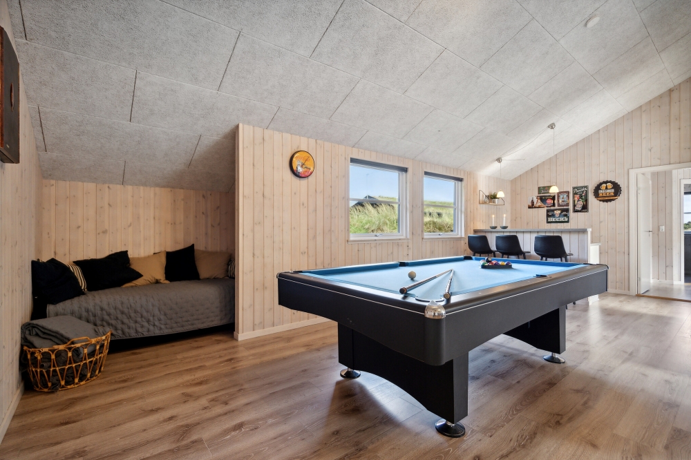 Das Luxusferienhaus 371 für 21 Personen hat einen großen Aktivitätsraum mit u. a. Billard und Darts
