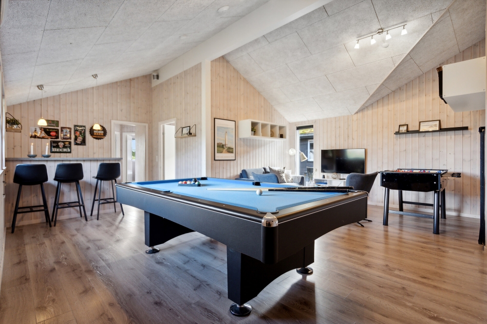 Neben den vielen schönen Stunden, die man im Poolbereich des Hauses verbringen kann, bietet das Luxusferienhaus 371 auch Spielevergnügen bei Billard/Tischtennis und Darts