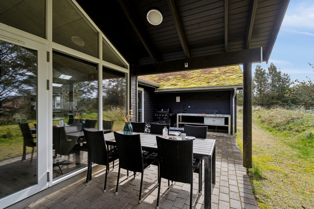 Genießen Sie einen Grillabend auf der Terrasse des Luxusferienhauses Nr. 371 in Westjütland
