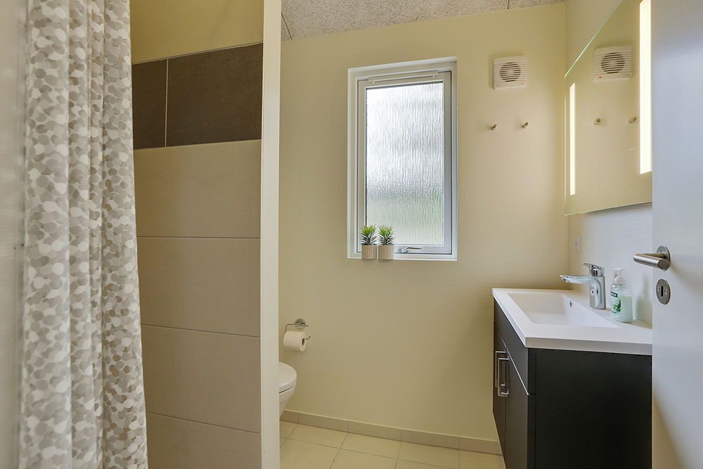 Eines der Badezimmer im Luxusferienhaus Nr. 376