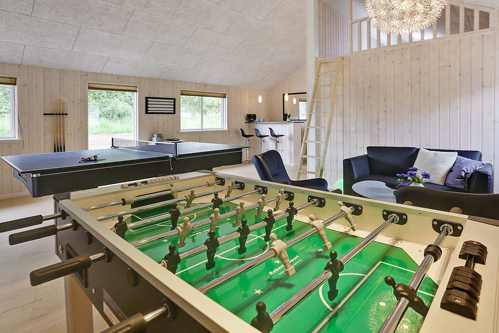 Neben den vielen schönen Stunden, die man im Poolbereich des Hauses verbringen kann, bietet das Luxusferienhaus 379 auch Spielevergnügen bei Billard/Tischtennis und Darts