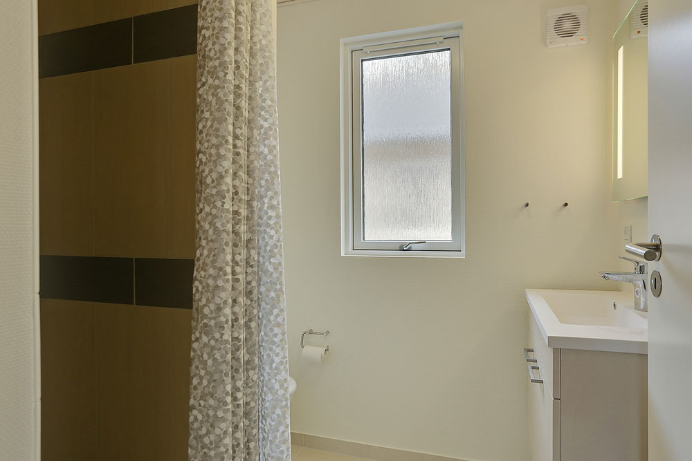 Eines der Badezimmer im Luxusferienhaus Nr. 379