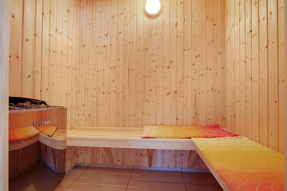 Genießen Sie die heiße Sauna im Luxusferienhaus Nr. 375 für 24 Personen