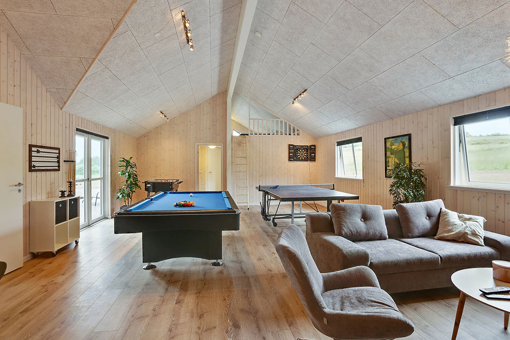 Das Luxusferienhaus 375 für 24 Personen hat einen großen Aktivitätsraum mit u. a. Billard und Darts
