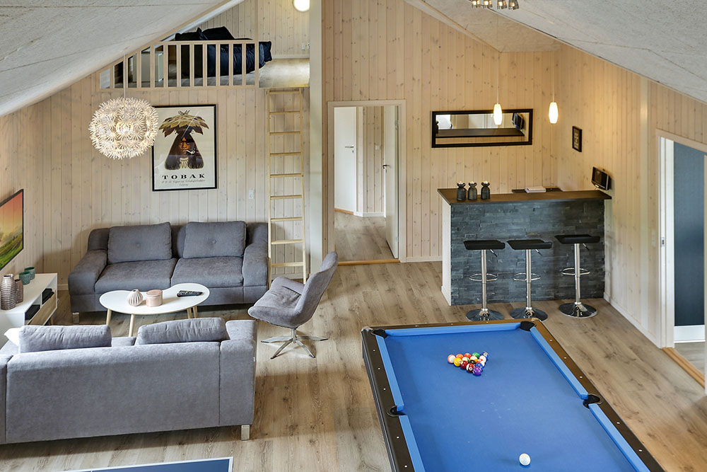 Neben den vielen schönen Stunden, die man im Poolbereich des Hauses verbringen kann, bietet das Luxusferienhaus 375 auch Spielevergnügen bei Billard/Tischtennis und Darts