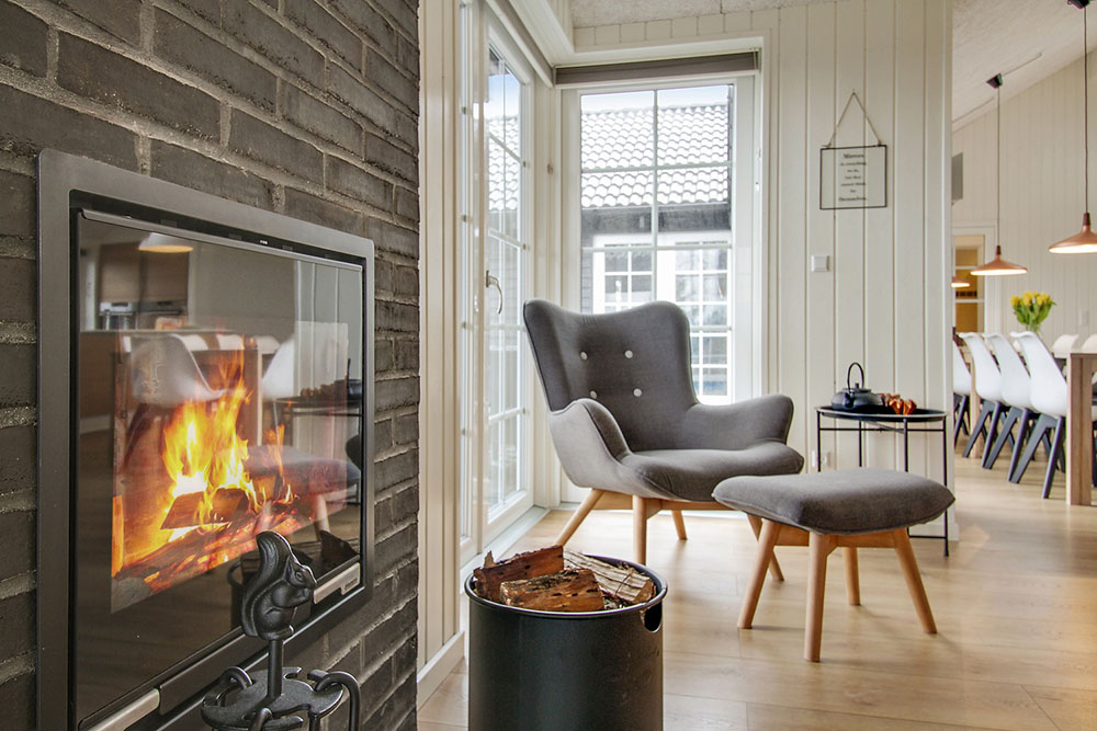 Der Aufenthaltsraum bietet Platz für 18 Personen, wenn ihr das Ferienhaus 386 in Ostjütland besucht.