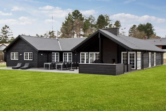 Dieses schöne Poolhaus Nr. 386 mit Platz für 18 Personen liegt in Ostjütland