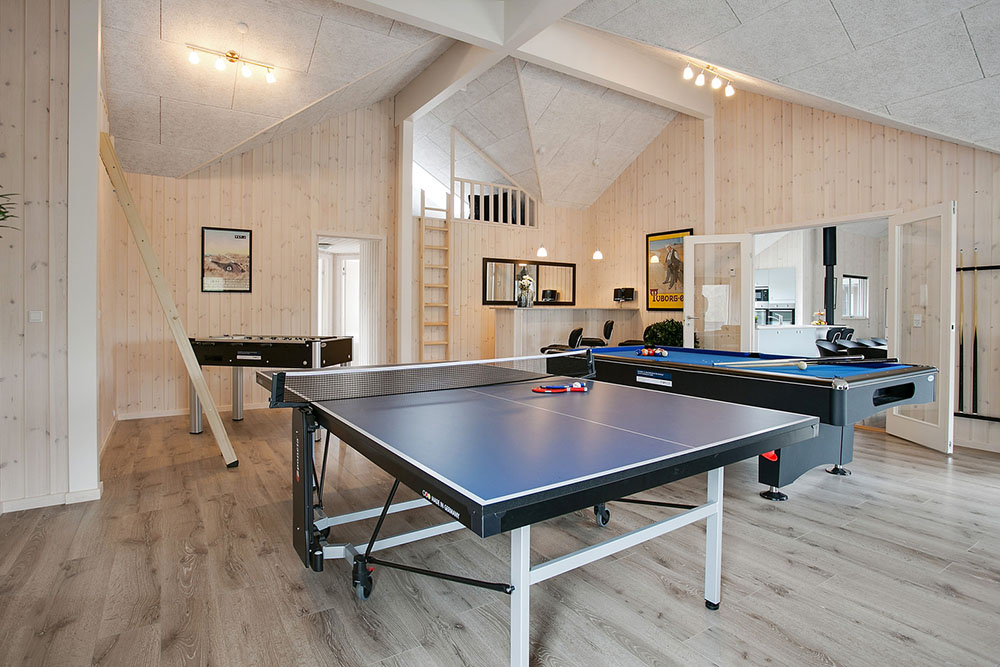Das Luxusferienhaus 387 für 24 Personen hat einen großen Aktivitätsraum mit u. a. Billard und Darts