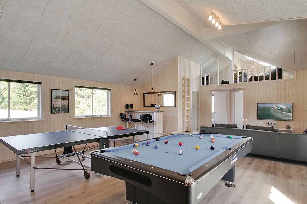 Das Luxusferienhaus 394 für 20 Personen hat einen großen Aktivitätsraum mit u. a. Billard und Darts