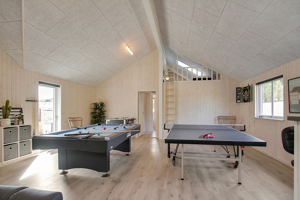 Aktivitätsraum im Luxusferienhaus Nr. 394 mit 8 Schlafzimmern und Platz für 20 Gäste.