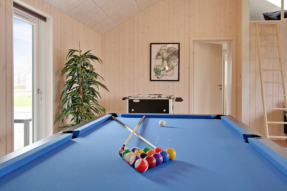 Neben den vielen schönen Stunden, die man im Poolbereich des Hauses verbringen kann, bietet das Luxusferienhaus 703 auch Spielevergnügen bei Billard/Tischtennis und Darts