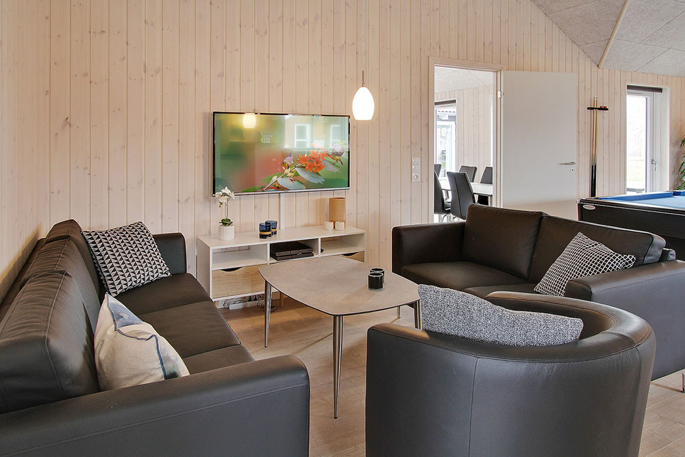 Aufenthaltsraum mit Platz für 20 im Luxusferienhaus Nr. 703.
