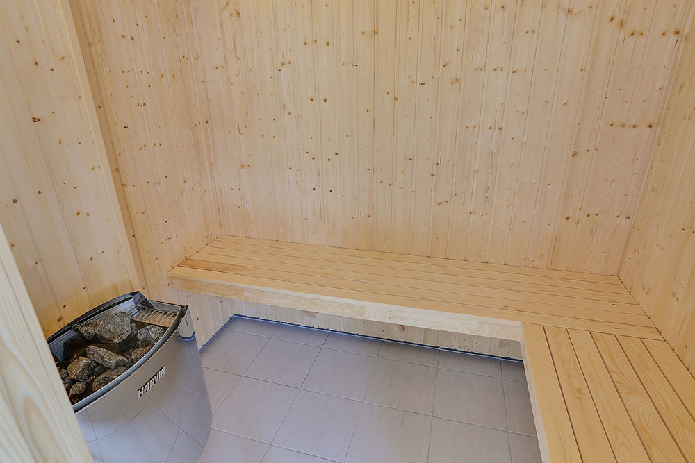 Genießen Sie die heiße Sauna im Luxusferienhaus Nr. 395 für 20 Personen