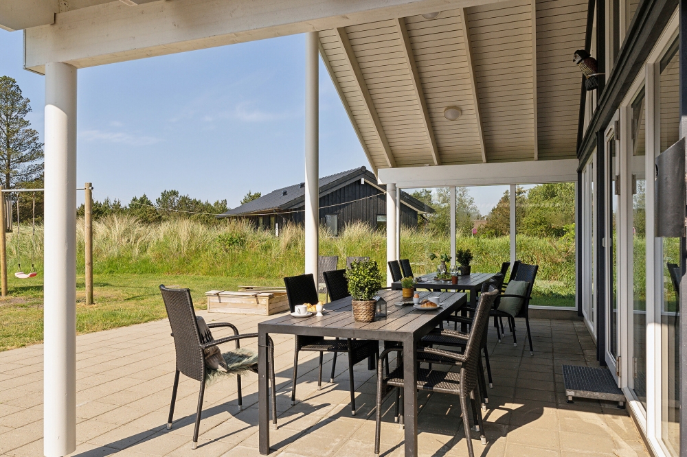 Große Terrasse am Luxusferienhaus Nr. 396 in Westjütland.