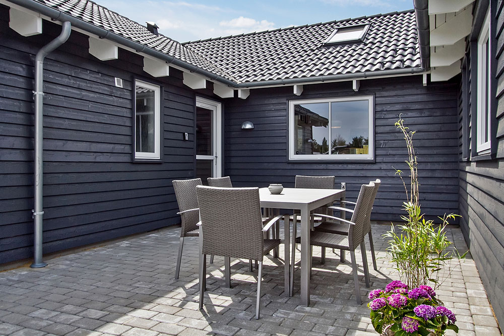 Auf der Terrasse des Ferienhauses Nr. 399 ist Platz für 18 Personen.