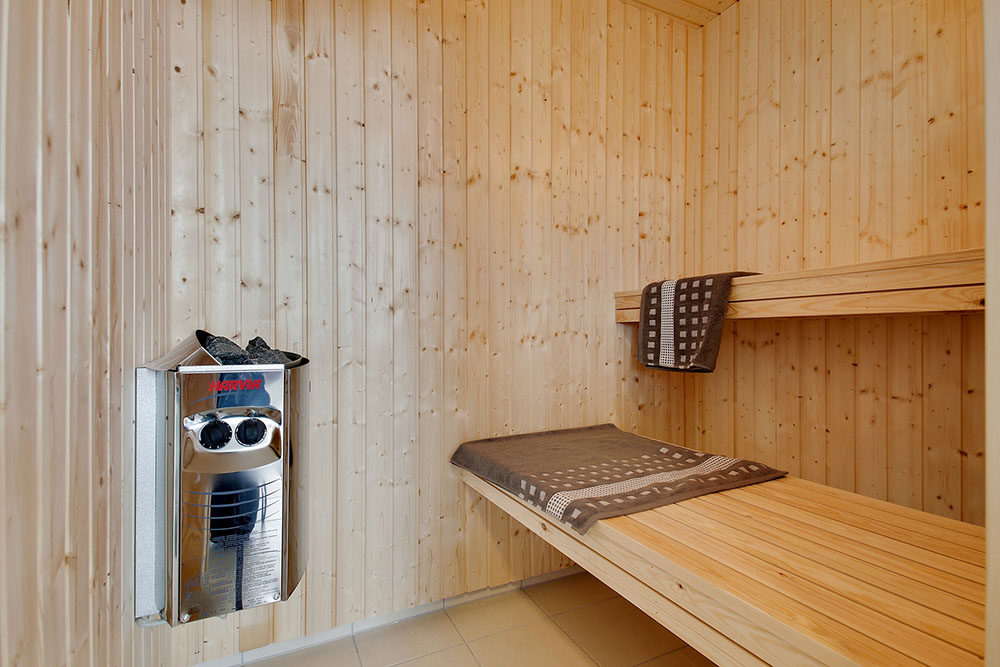 Genießen Sie die heiße Sauna im Luxusferienhaus Nr. 388 für 16 Personen