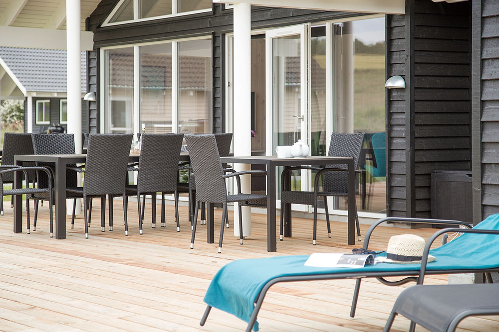 Genießen Sie einen Grillabend auf der Terrasse des Luxusferienhauses Nr. 388 in Nordseeland
