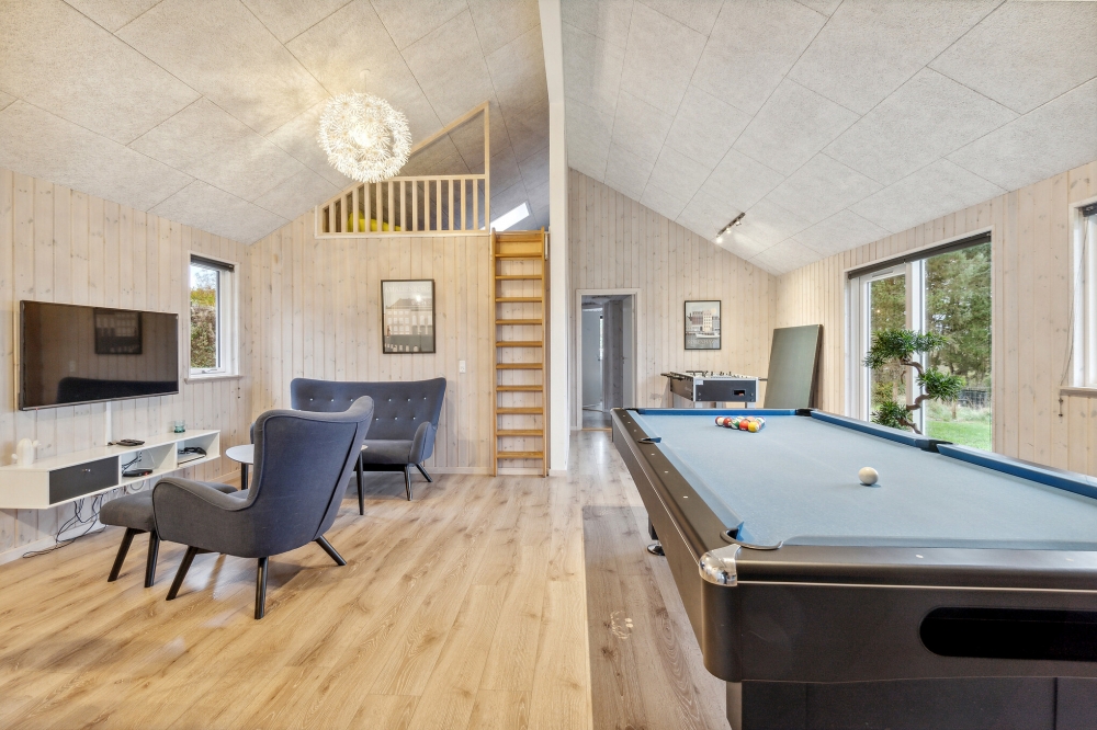 Das Luxusferienhaus 397 für 18 Personen hat einen großen Aktivitätsraum mit u. a. Billard und Darts