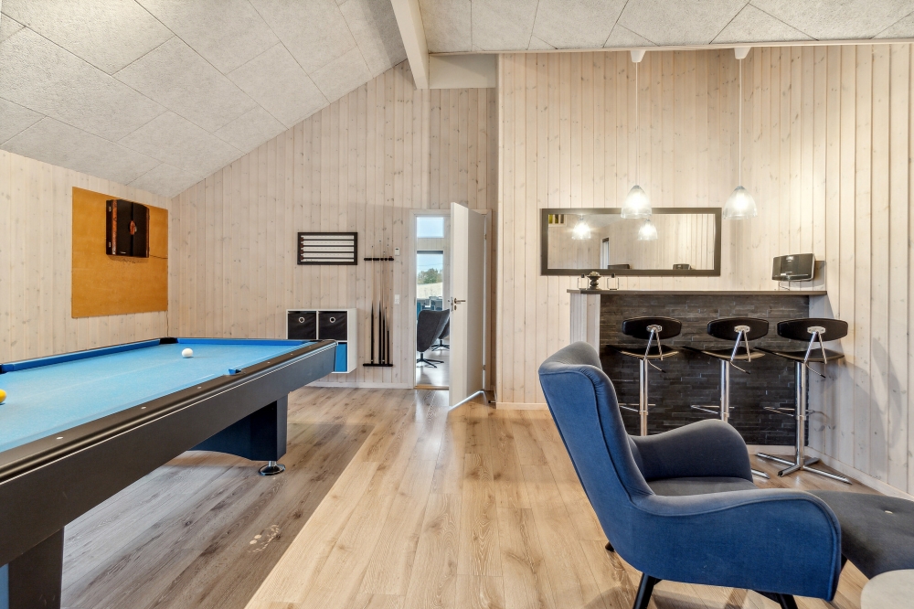 Aktivitätsraum im Luxusferienhaus Nr. 397 mit 7 Schlafzimmern und Platz für 18 Gäste.