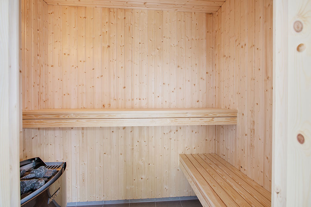 Genießen Sie die heiße Sauna im Luxusferienhaus Nr. 398 für 22 Personen