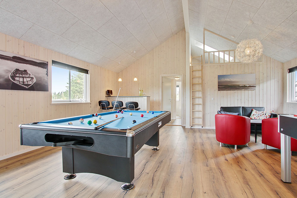 Neben den vielen schönen Stunden, die man im Poolbereich des Hauses verbringen kann, bietet das Luxusferienhaus 390 auch Spielevergnügen bei Billard/Tischtennis und Darts