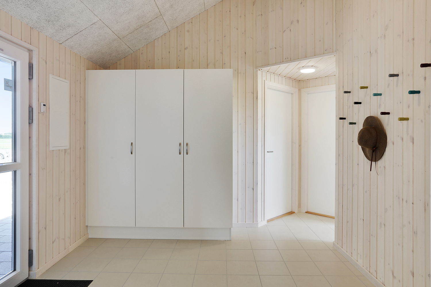 Der geräumige Eingangsbereich im Luxusferienhaus Nr. 404 in Limfjord
