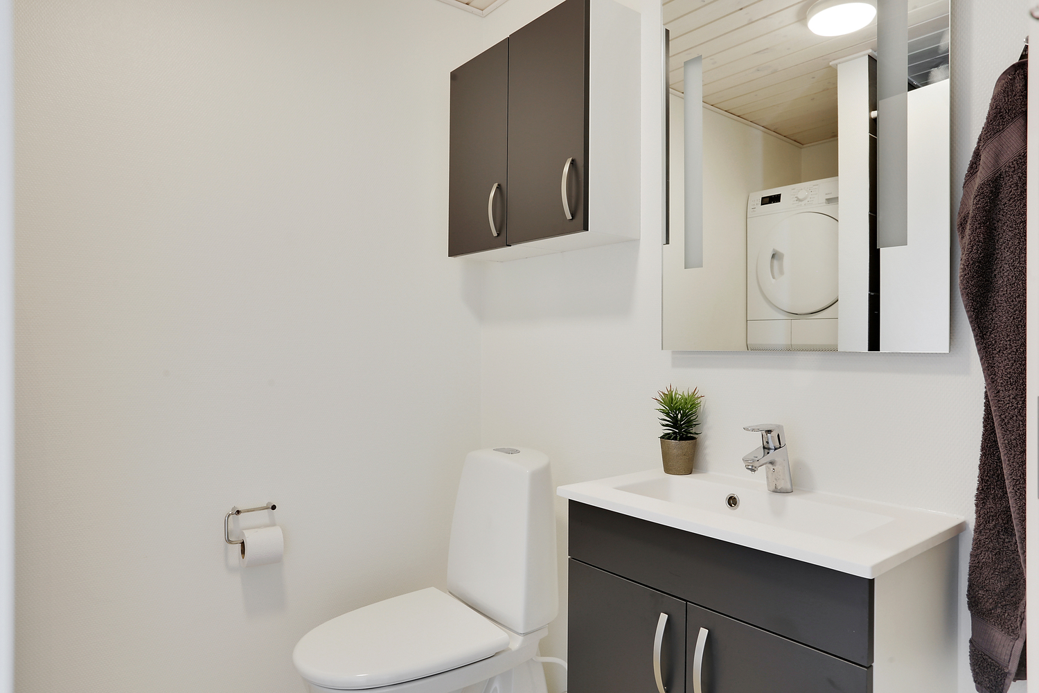 Eines der Badezimmer im Luxusferienhaus Nr. 404