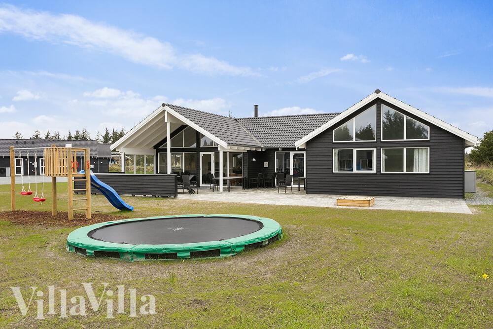 Dieses schöne Poolhaus Nr. 407 mit Platz für 22 Personen liegt in Westjütland