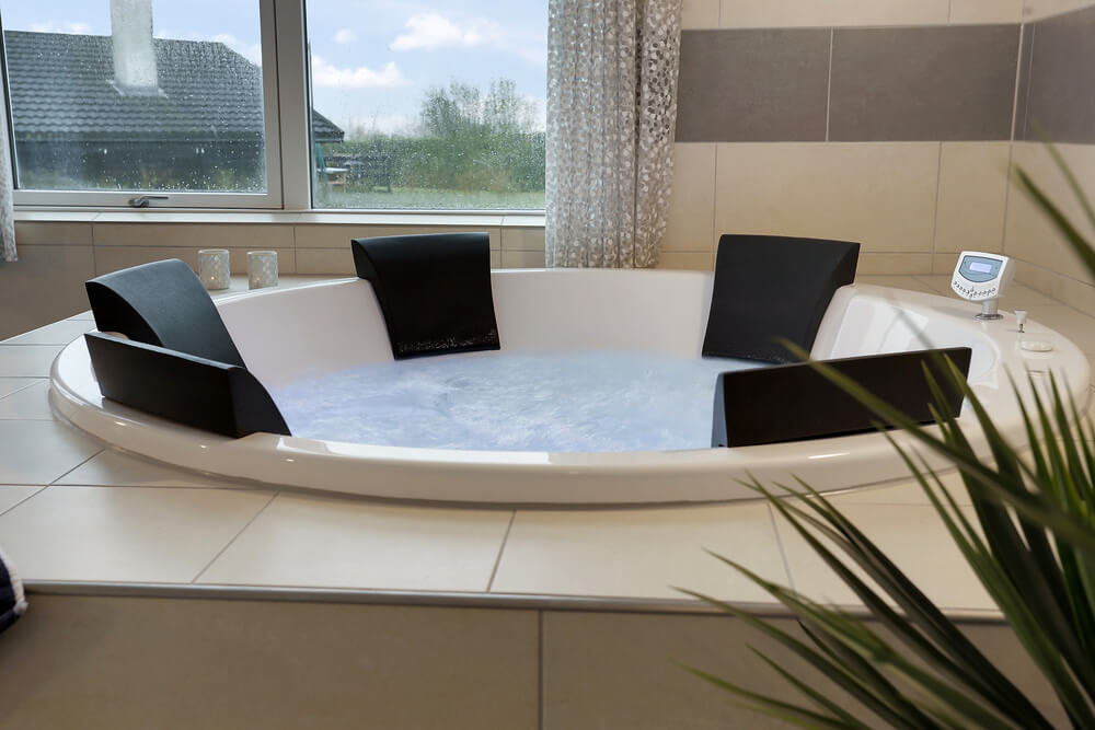 Genießen Sie den warmen Whirlpool im Luxusferienhaus Nr. 392 in Fünen und seine Inseln