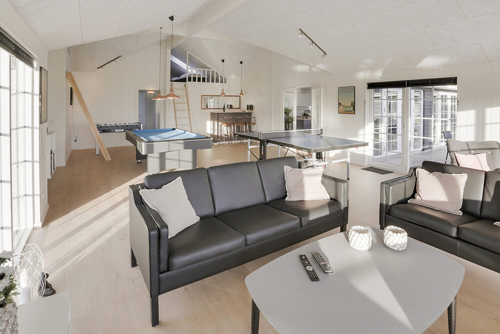 Neben den vielen schönen Stunden, die man im Poolbereich des Hauses verbringen kann, bietet das Luxusferienhaus 415 auch Spielevergnügen bei Billard/Tischtennis und Darts