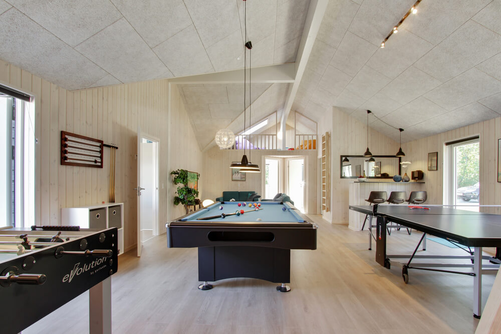 Neben den vielen schönen Stunden, die man im Poolbereich des Hauses verbringen kann, bietet das Luxusferienhaus 410 auch Spielevergnügen bei Billard/Tischtennis und Darts