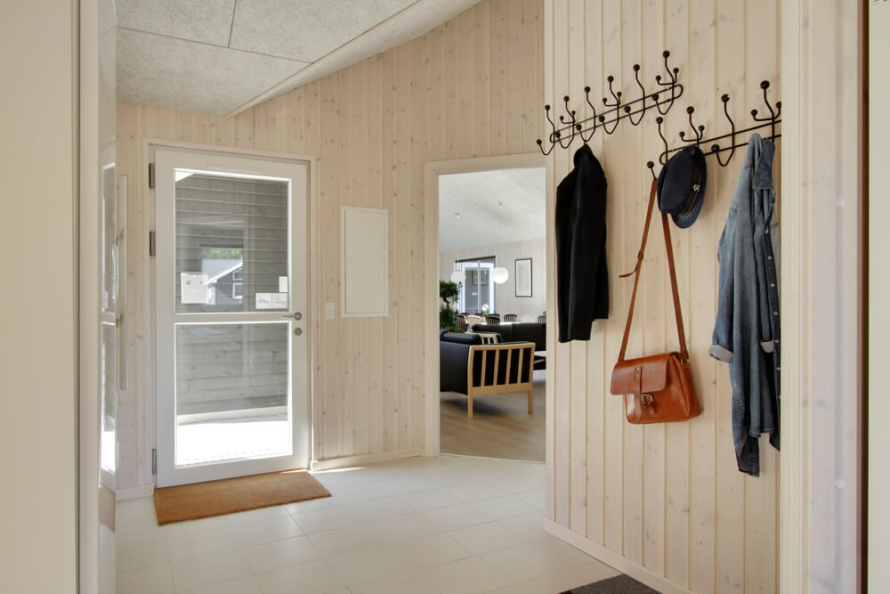 Der geräumige Eingangsbereich im Luxusferienhaus Nr. 410 in Nordseeland