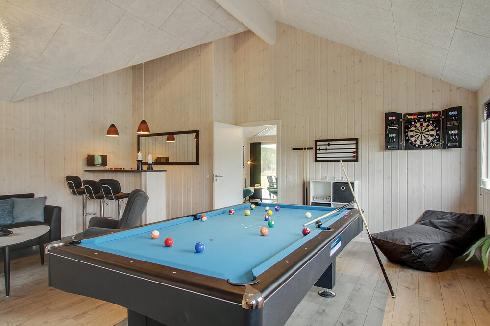 Neben den vielen schönen Stunden, die man im Poolbereich des Hauses verbringen kann, bietet das Luxusferienhaus 409 auch Spielevergnügen bei Billard/Tischtennis und Darts