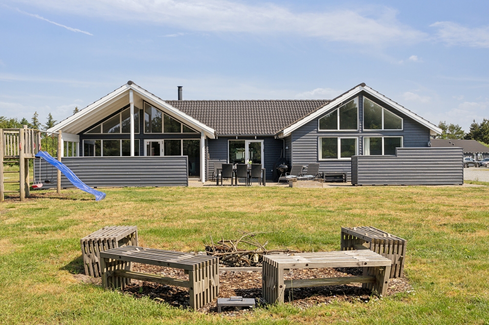Dieses schöne Poolhaus Nr. 409 mit Platz für 18 Personen liegt in Westjütland