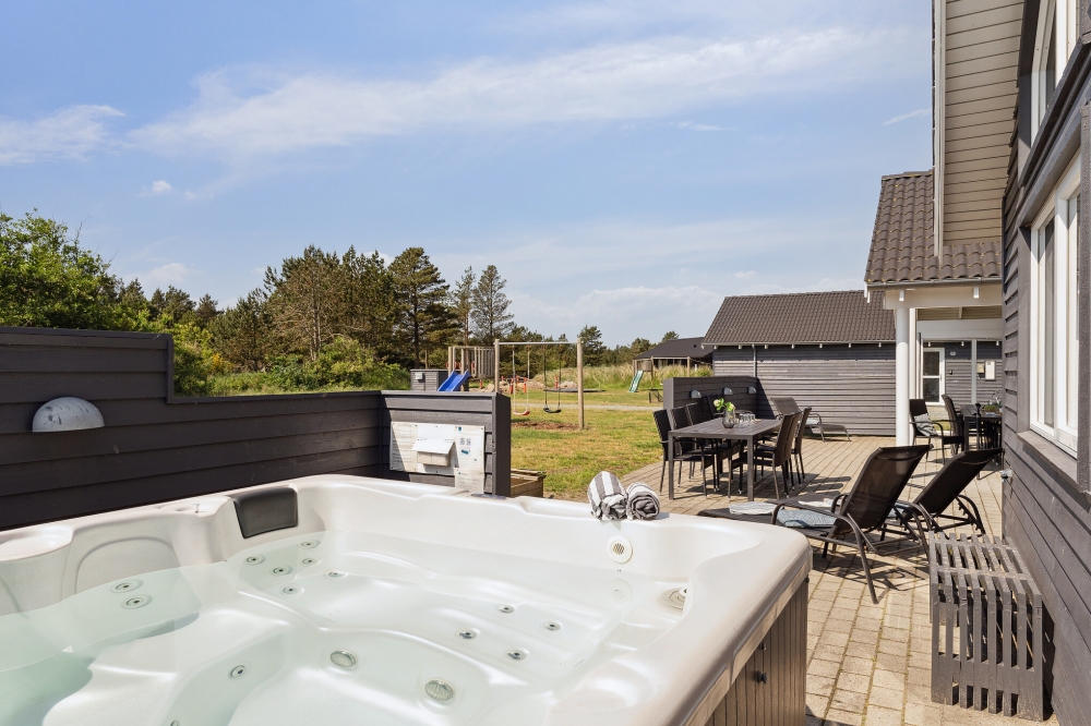 Das Luxusferienhaus Nr. 409 bietet u. a. einen tollen Whirlpool