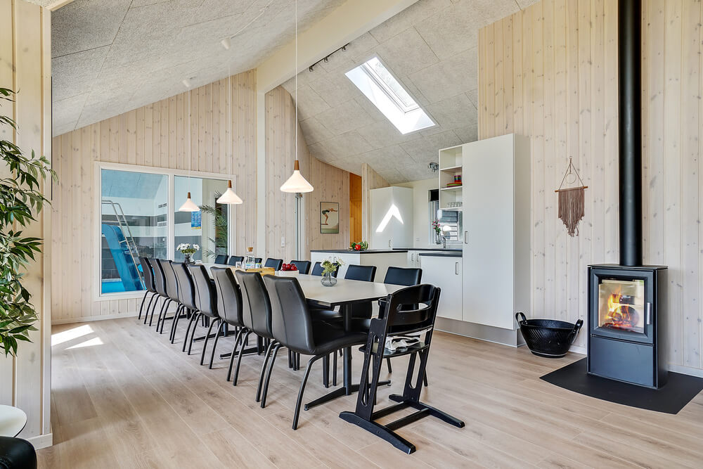 Aufenthaltsraum mit Platz für 16 im Luxusferienhaus Nr. 416.