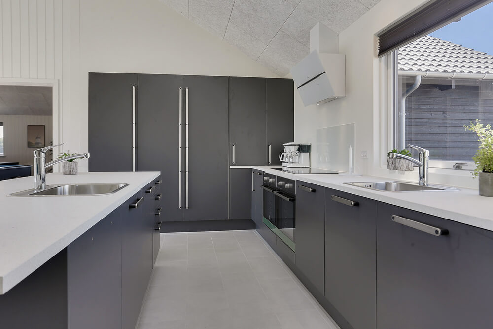 Die Küche in dem Luxusferienhaus Nr. 403 ist so gut ausgestattet, dass man problemlos Mahlzeiten für 24 Personen zubereiten kann.
