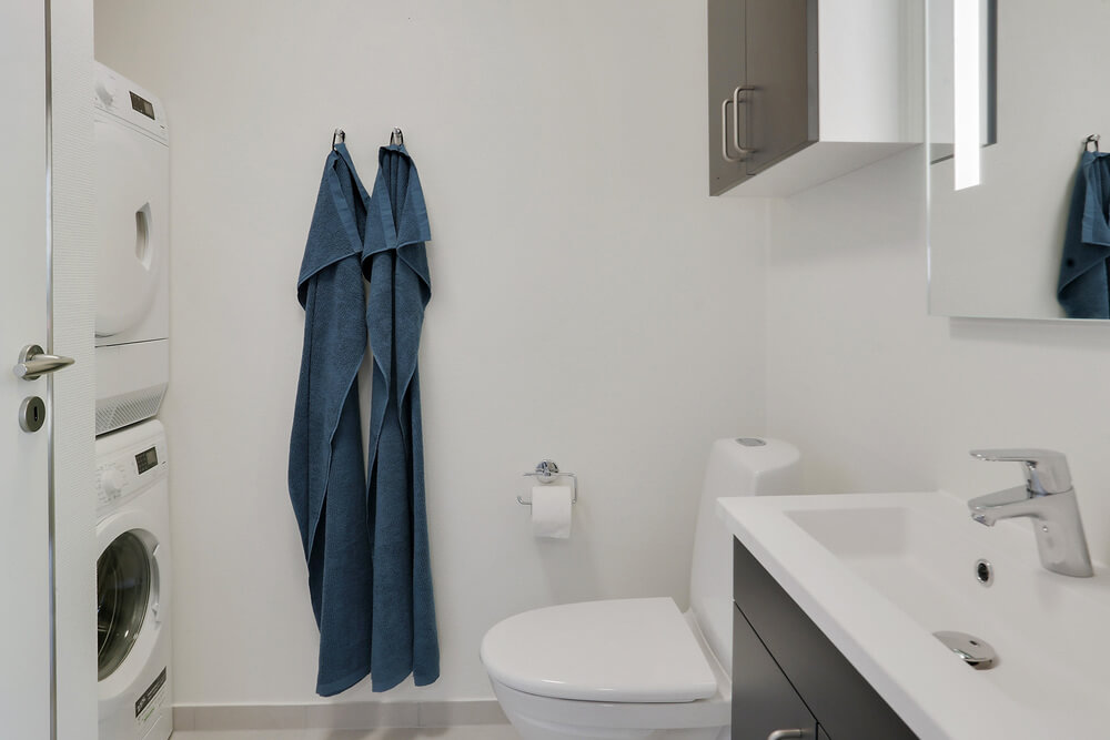 Eines der Badezimmer im Luxusferienhaus Nr. 403