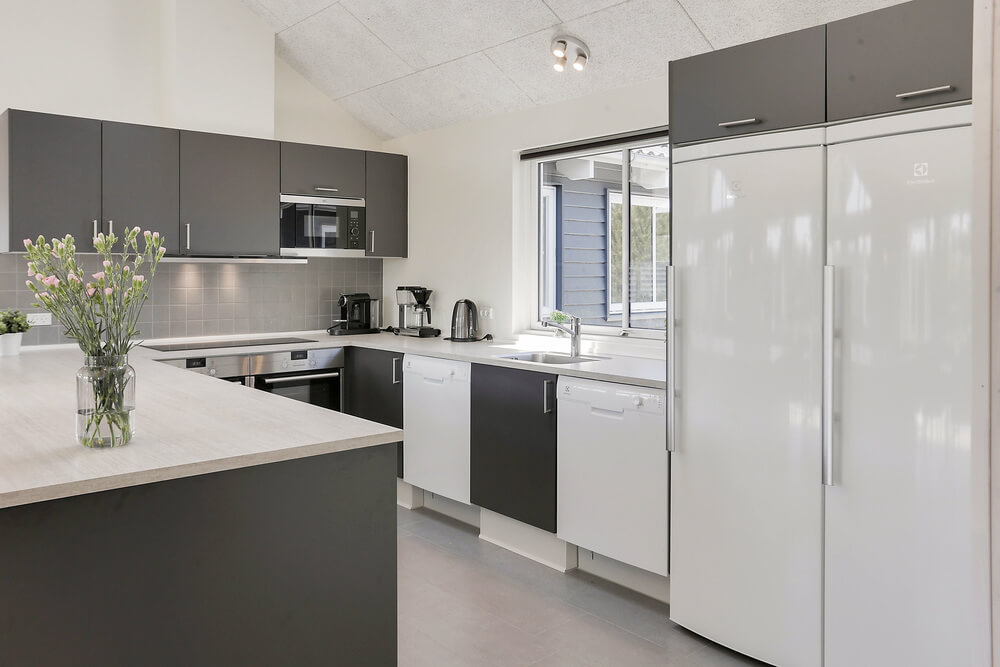 Die Küche in dem Luxusferienhaus Nr. 413 ist so gut ausgestattet, dass man problemlos Mahlzeiten für 20 Personen zubereiten kann.