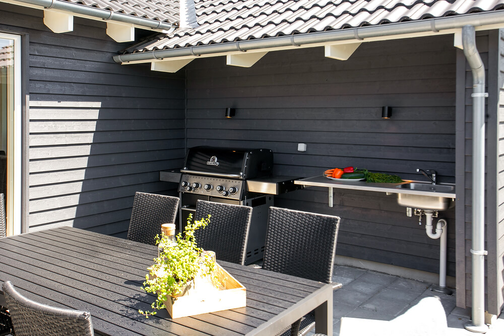 Auf der Terrasse des Ferienhauses Nr. 413 ist Platz für 20 Personen.