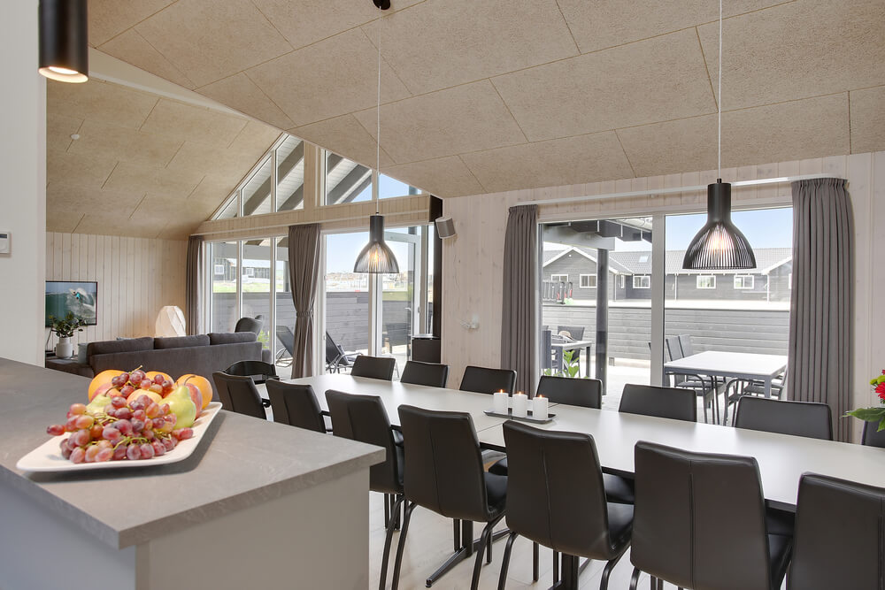 Aufenthaltsraum mit Platz für 14 im Luxusferienhaus Nr. 418.