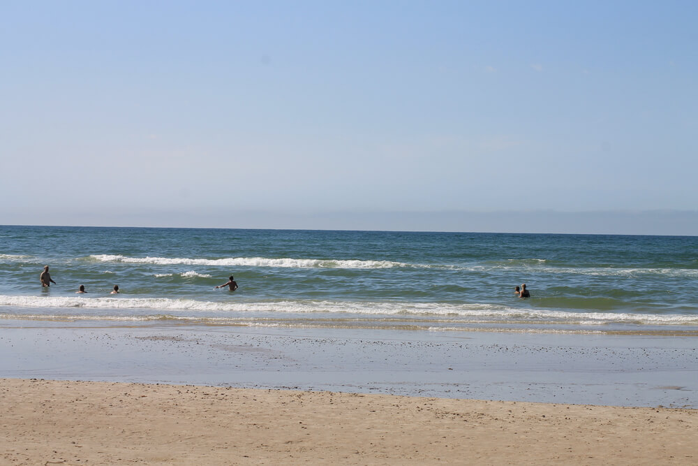 Der Strand in der Nähe von Luxusferienhaus Nr. 411 in Nordjütland lädt zum Spazierengehen ein.