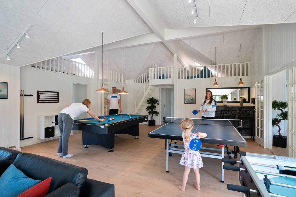 Neben den vielen schönen Stunden, die man im Poolbereich des Hauses verbringen kann, bietet das Luxusferienhaus 412 auch Spielevergnügen bei Billard/Tischtennis und Darts