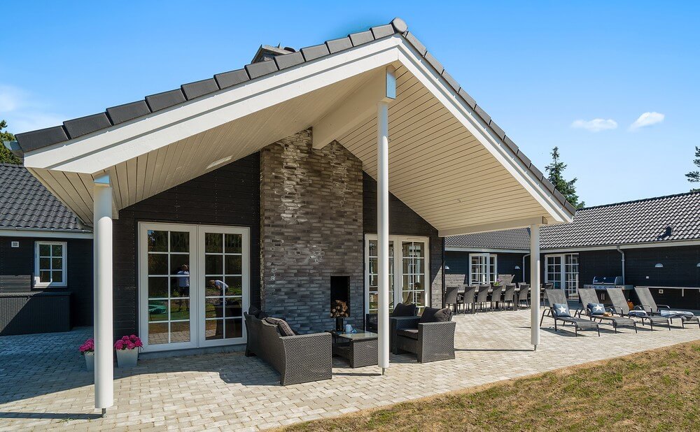 Genießen Sie einen Grillabend auf der Terrasse des Luxusferienhauses Nr. 412 in Westjütland