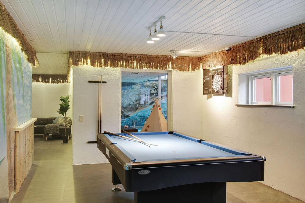 Das Luxusferienhaus 423 für 28 Personen hat einen großen Aktivitätsraum mit u. a. Billard und Darts