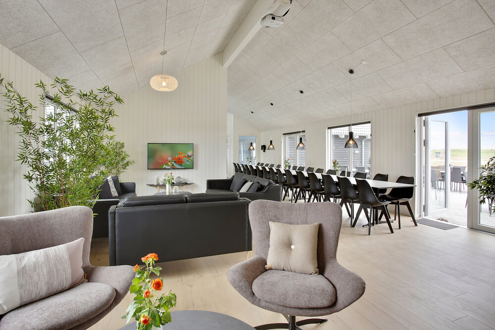 Der Aufenthaltsraum bietet Platz für 30 Personen, wenn ihr das Ferienhaus 430 in Fünen und seine Inseln besucht.