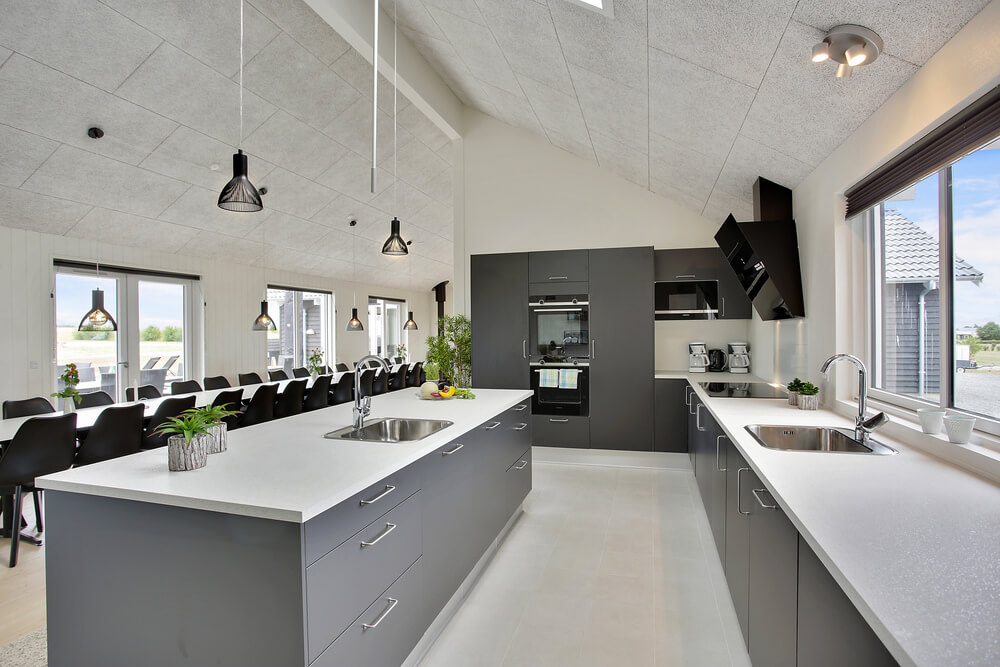 Die Küche in dem Luxusferienhaus Nr. 430 ist so gut ausgestattet, dass man problemlos Mahlzeiten für 30 Personen zubereiten kann.