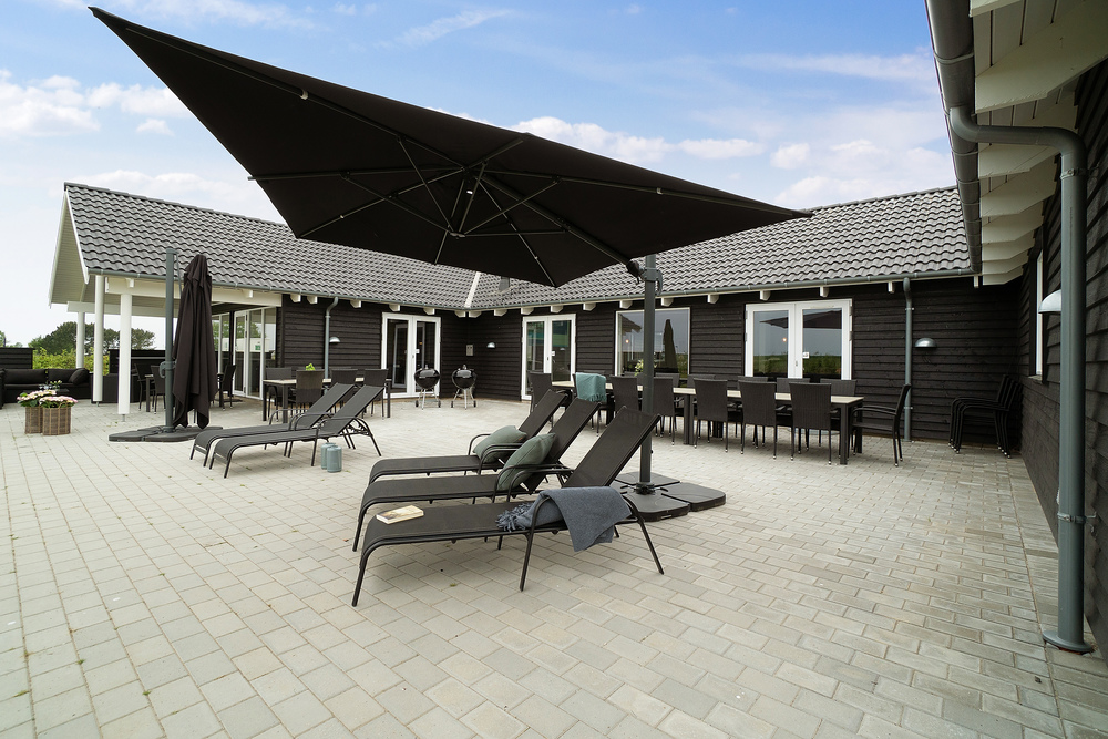 Genießen Sie einen Grillabend auf der Terrasse des Luxusferienhauses Nr. 430 in Fünen und seine Inseln