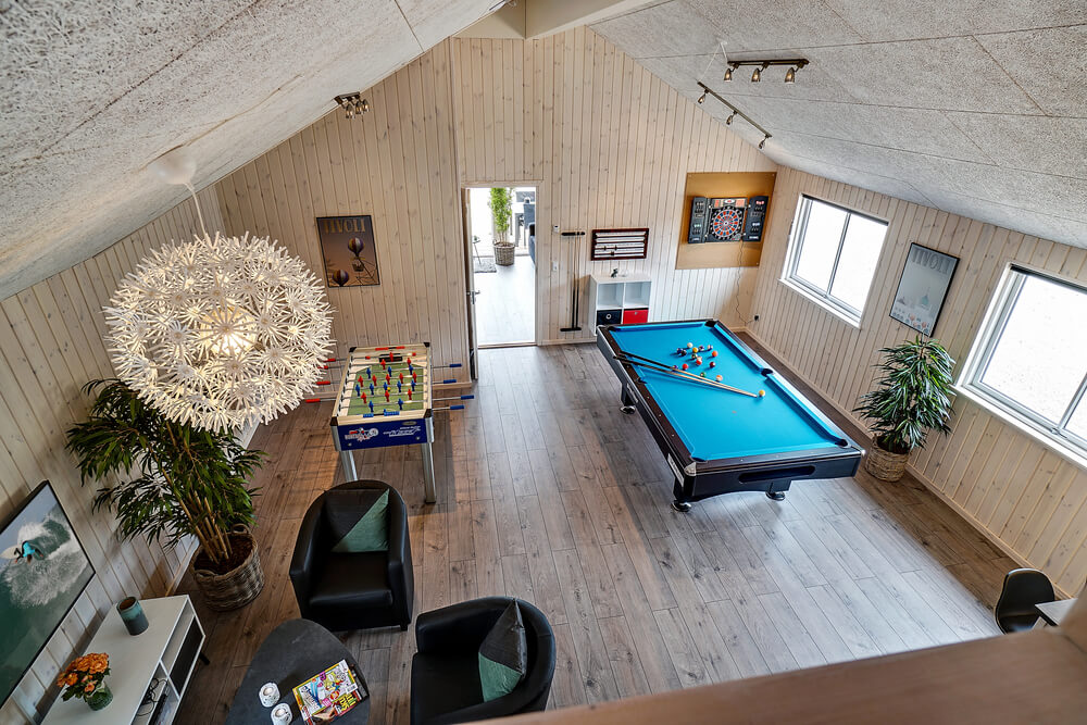 Neben den vielen schönen Stunden, die man im Poolbereich des Hauses verbringen kann, bietet das Luxusferienhaus 425 auch Spielevergnügen bei Billard/Tischtennis und Darts