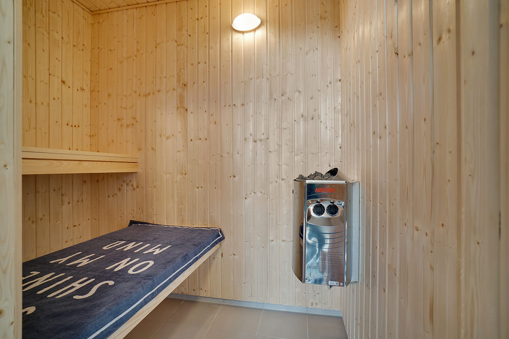Genießen Sie die heiße Sauna im Luxusferienhaus Nr. 426 für 16 Personen